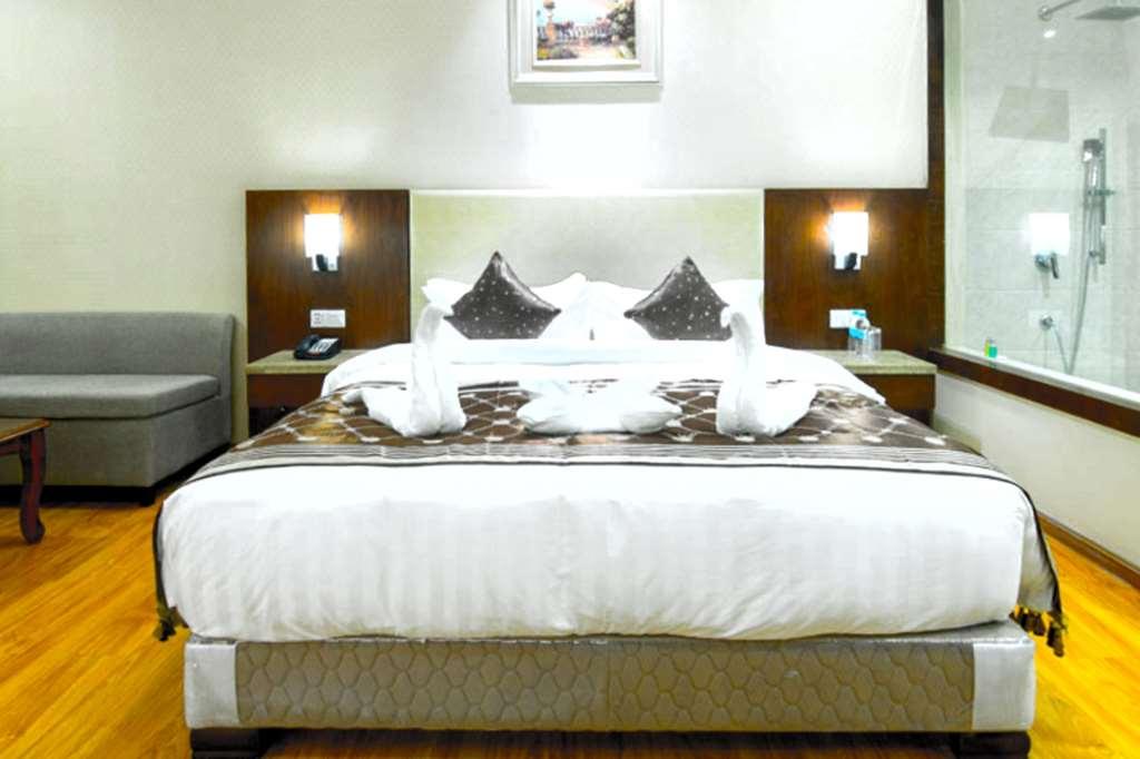 Clarion Inn Jaipur Kukas Oda fotoğraf