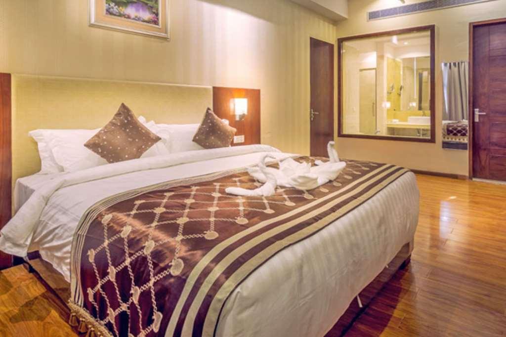 Clarion Inn Jaipur Kukas Oda fotoğraf